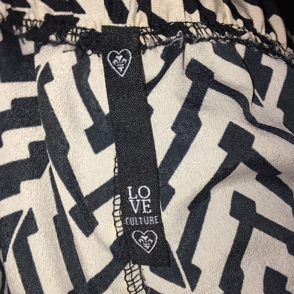 Love Culture Black Chevron Shorts - Picture 10 of 11